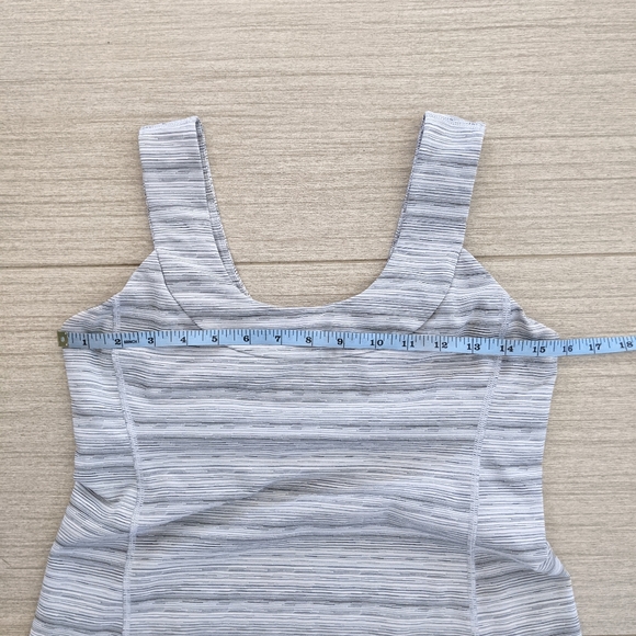 Lululemon Scoop Neck and Back Tank, Gray, Size 10 - Picture 5 of 5